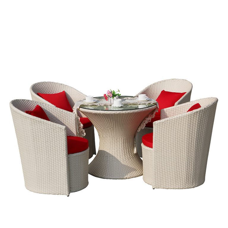 Outdoor rattan table and chair
